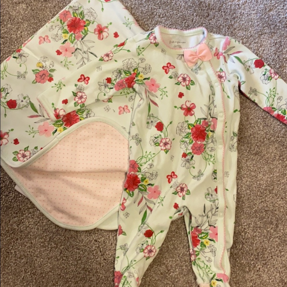 0-3 month sleeper and matching blanket